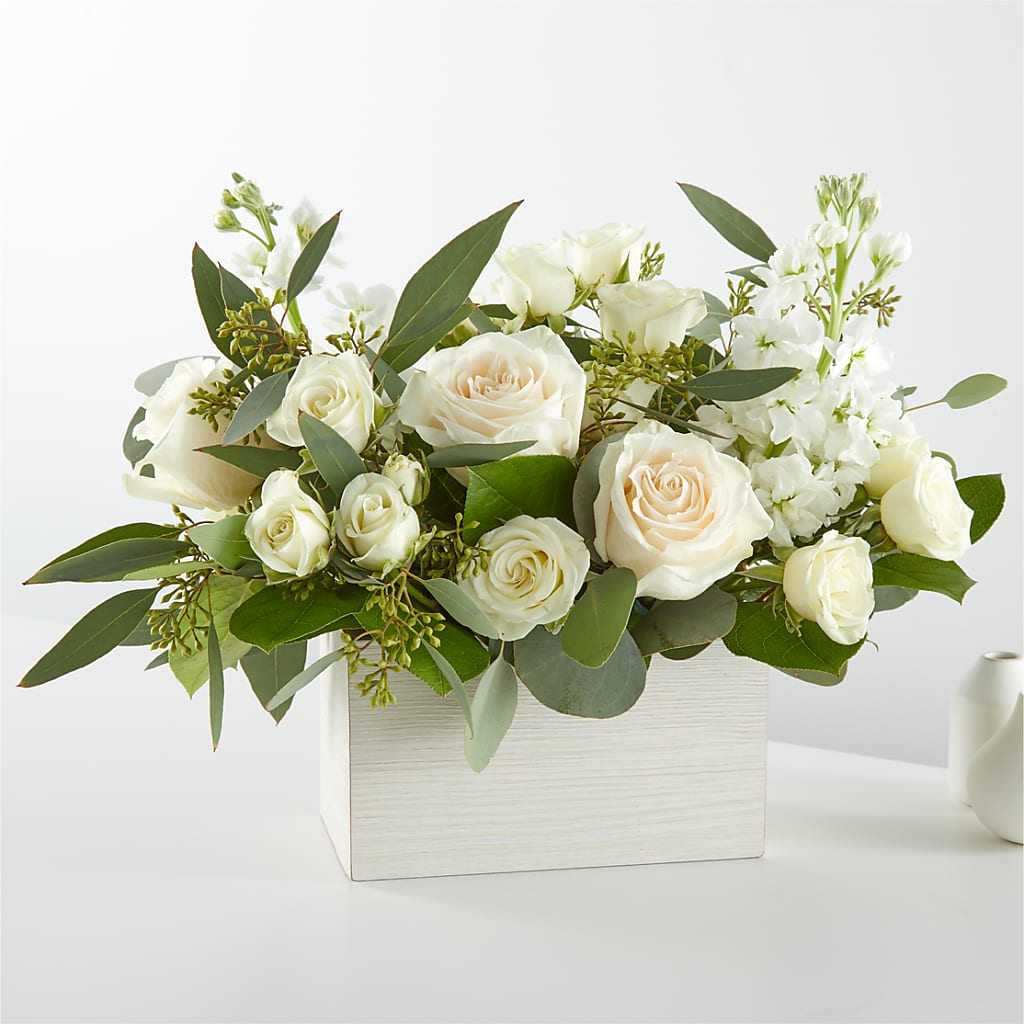 Fresh Linen Box Bouquet – TIM'S TREEHOUSE NURSERY & FLORAL, Sutherlin OR