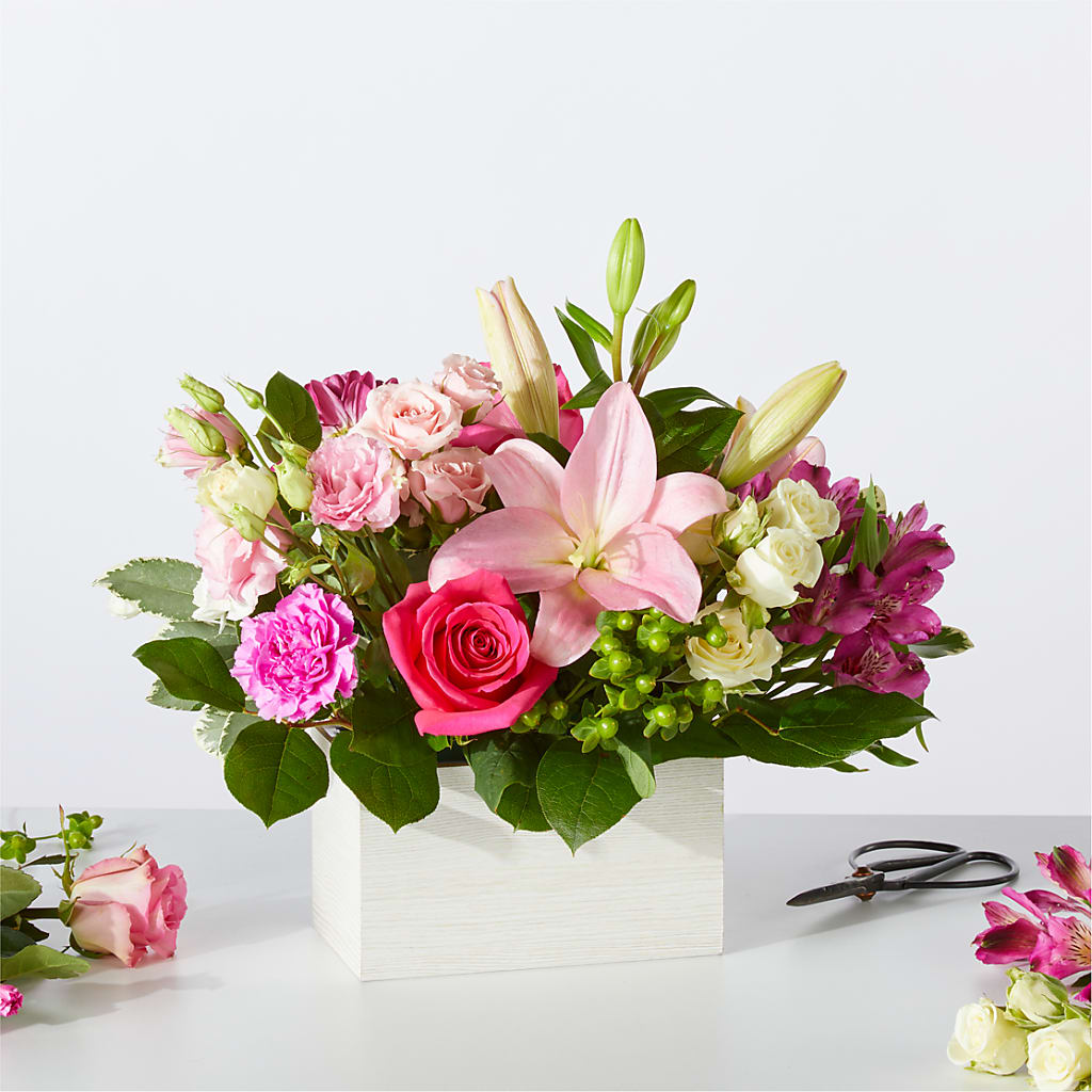 Sweetberry Box – A Florist Original – TIM'S TREEHOUSE NURSERY & FLORAL, Sutherlin OR