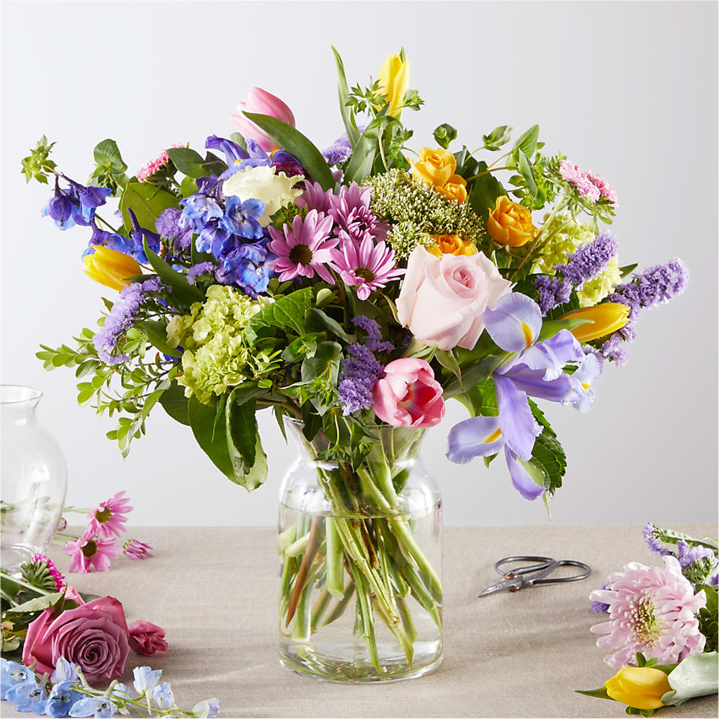 Pastel Tradition - A Florist Original – TIM'S TREEHOUSE NURSERY & FLORAL, Sutherlin OR