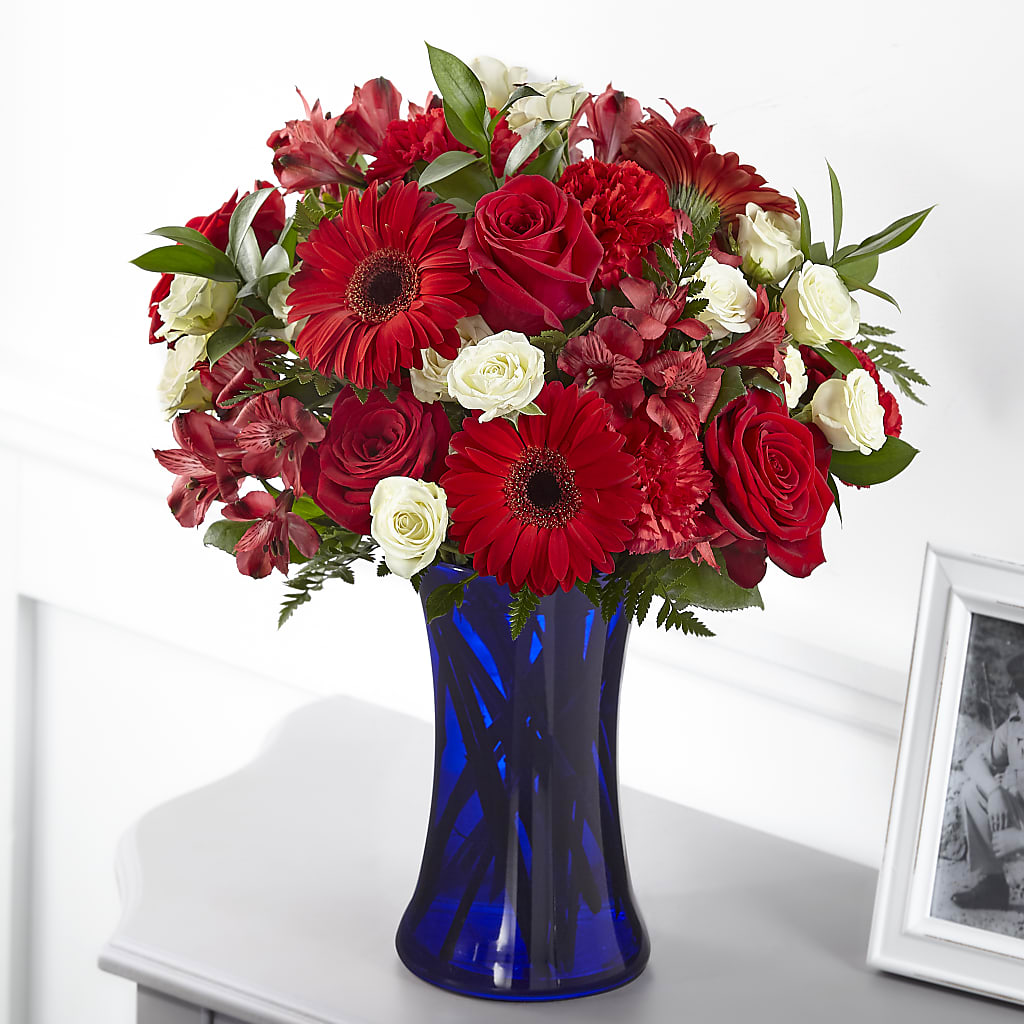 Hearts Embrace Bouquet – TIM'S TREEHOUSE NURSERY & FLORAL, Sutherlin OR