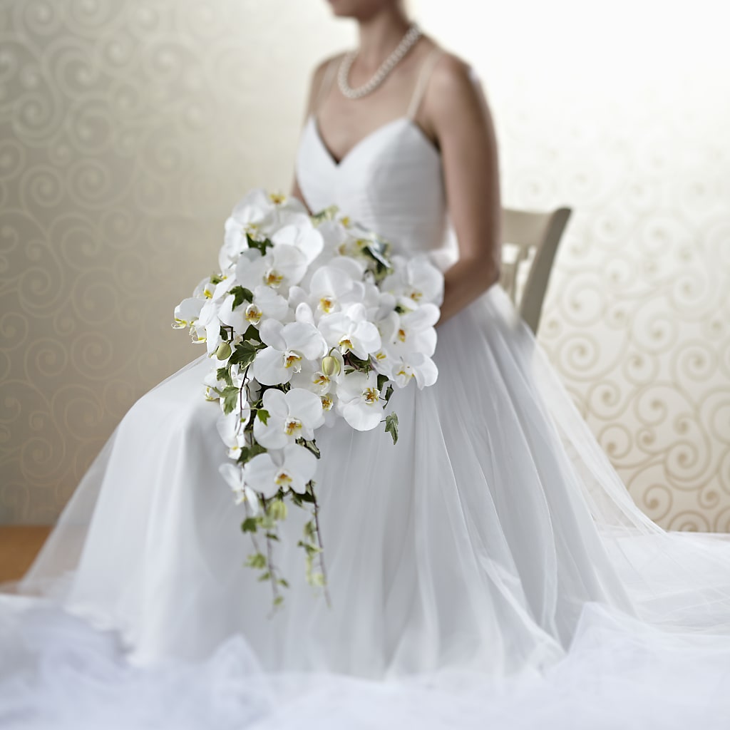 Classic White Bouquet – TIM'S TREEHOUSE NURSERY & FLORAL, Sutherlin OR
