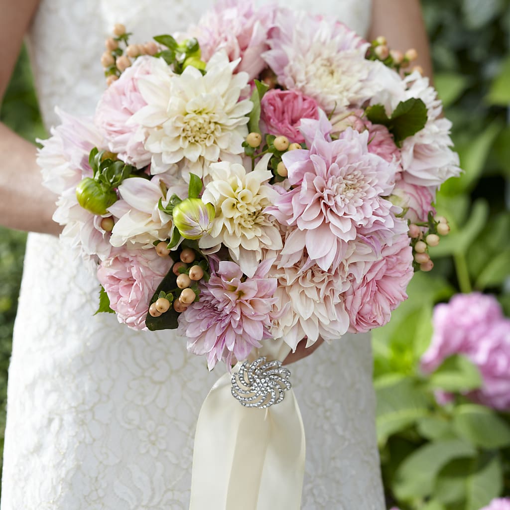 Heart's Promise Bouquet – TIM'S TREEHOUSE NURSERY & FLORAL, Sutherlin OR