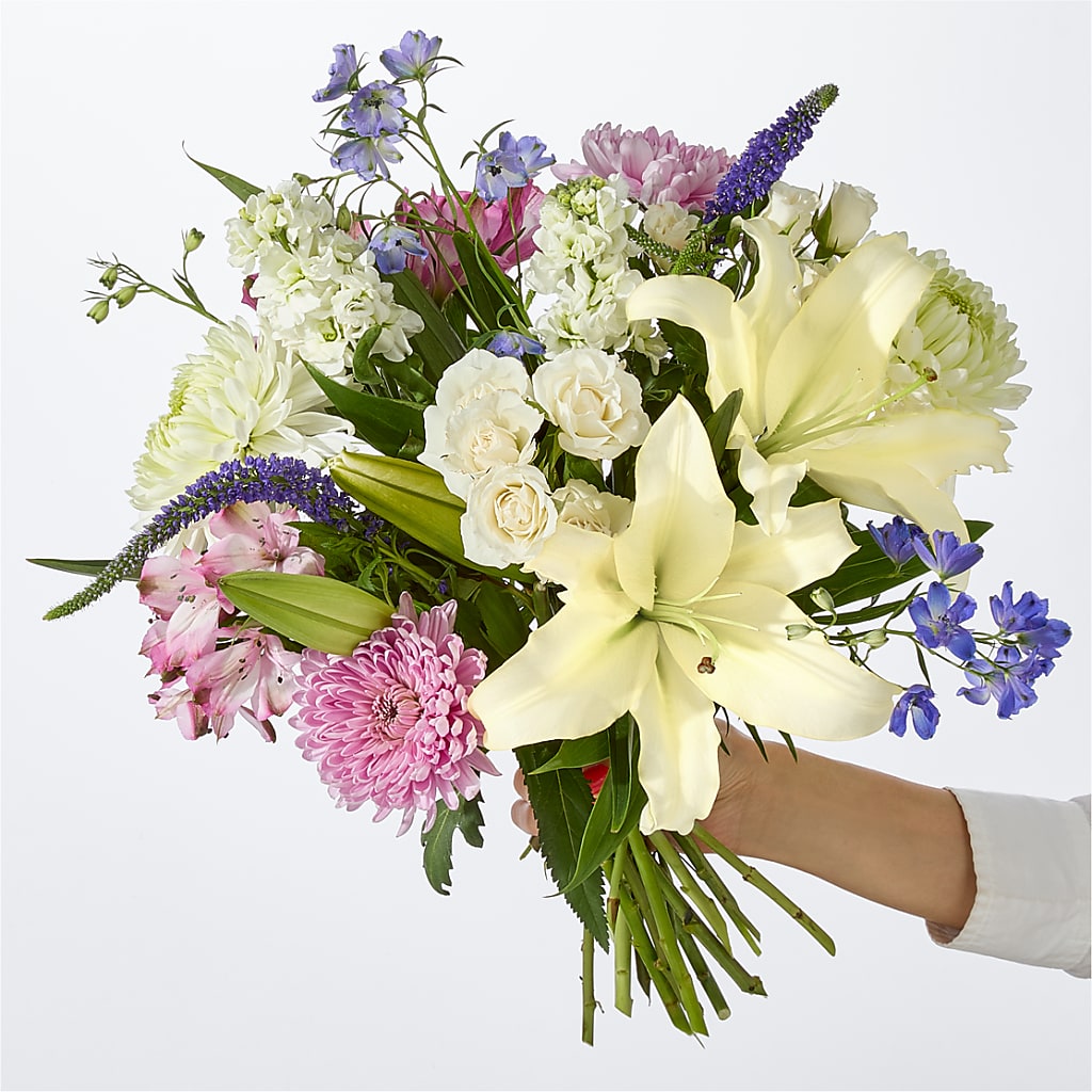 Winter Celebration Bouquet – TIM'S TREEHOUSE NURSERY & FLORAL, Sutherlin OR