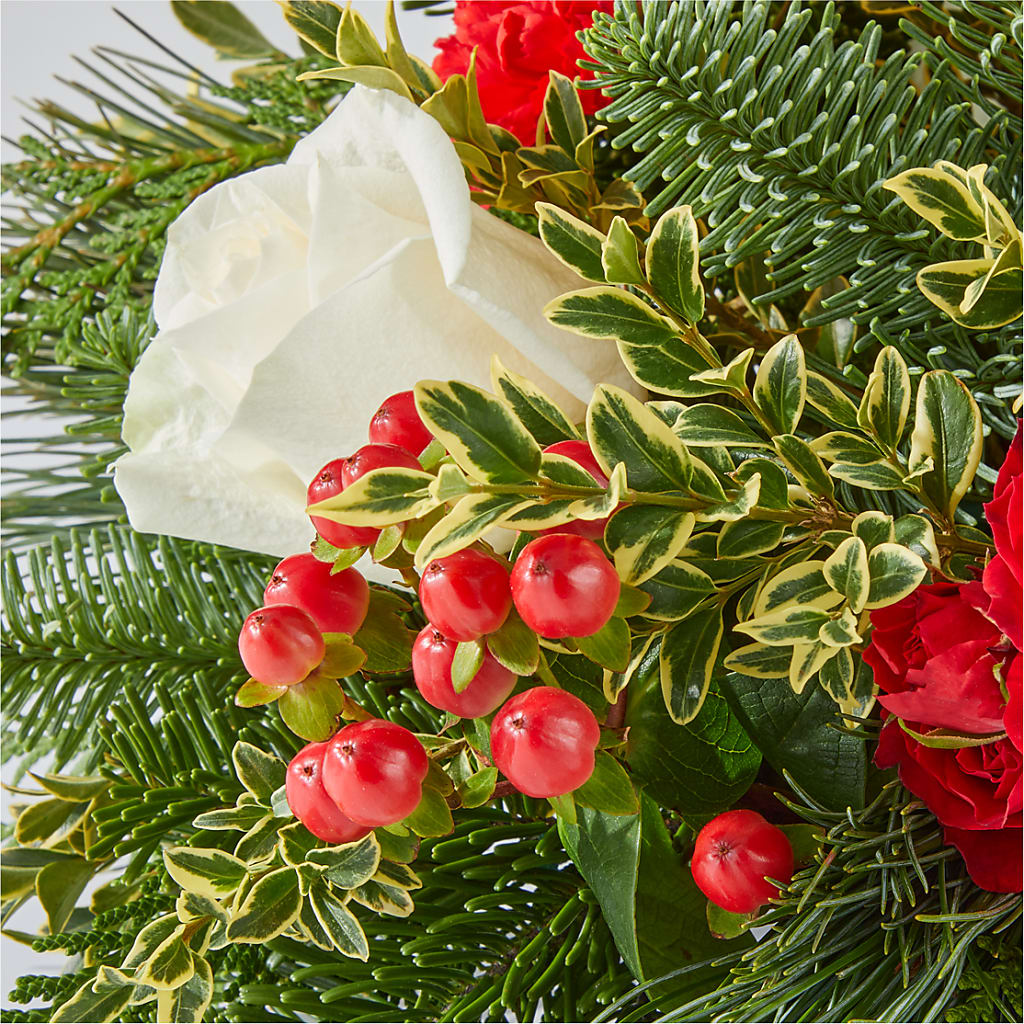 December Dreams Centerpiece – TIM'S TREEHOUSE NURSERY & FLORAL, Sutherlin OR