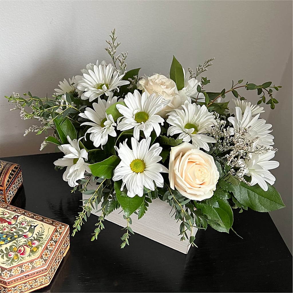 Fresh Linen Box Bouquet – TIM'S TREEHOUSE NURSERY & FLORAL, Sutherlin OR