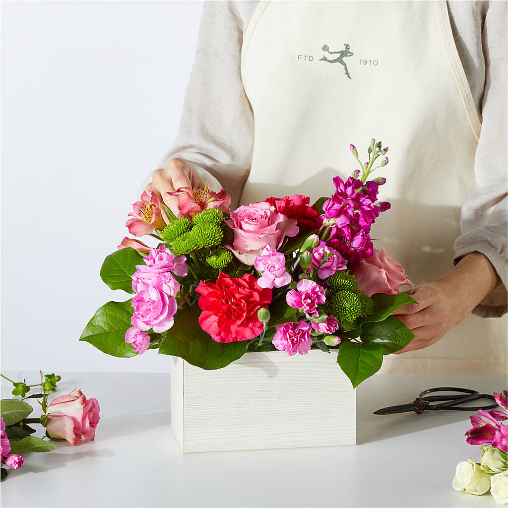 Sweetberry Box – A Florist Original – TIM'S TREEHOUSE NURSERY & FLORAL, Sutherlin OR