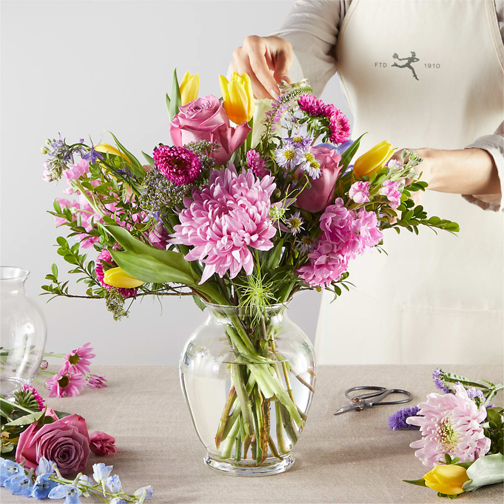 Pastel Tradition - A Florist Original – TIM'S TREEHOUSE NURSERY & FLORAL, Sutherlin OR