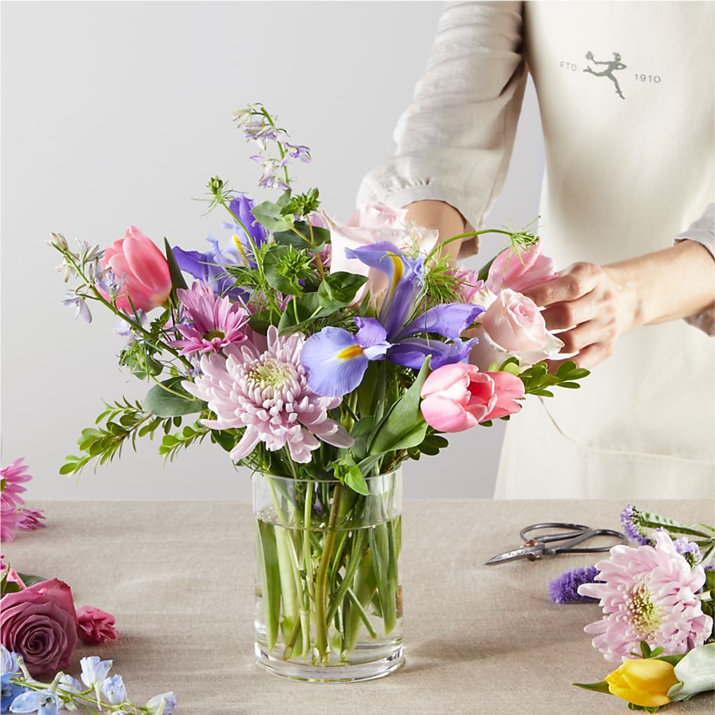 Pastel Tradition - A Florist Original – TIM'S TREEHOUSE NURSERY & FLORAL, Sutherlin OR