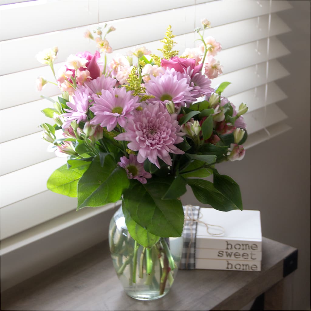 Pastel Tradition - A Florist Original – TIM'S TREEHOUSE NURSERY & FLORAL, Sutherlin OR