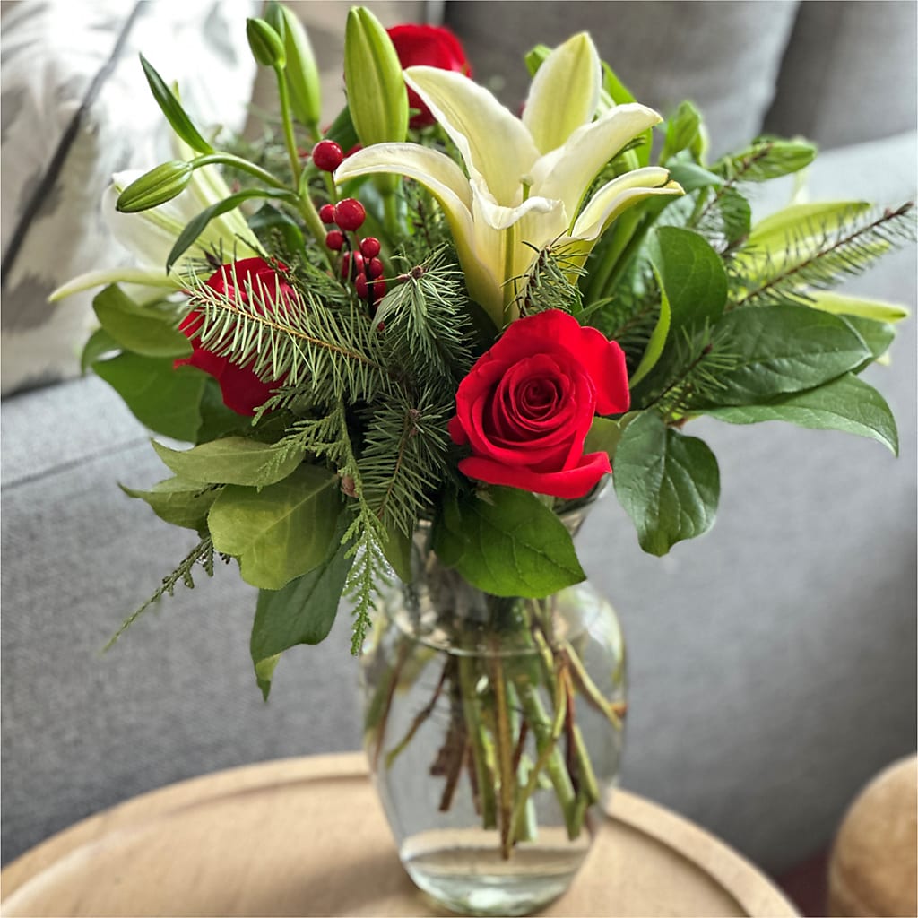 Sparkling Snowflakes Bouquet – TIM'S TREEHOUSE NURSERY & FLORAL, Sutherlin OR