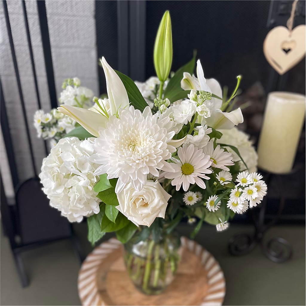 Classic Ivory – A Florist Original – TIM'S TREEHOUSE NURSERY & FLORAL, Sutherlin OR