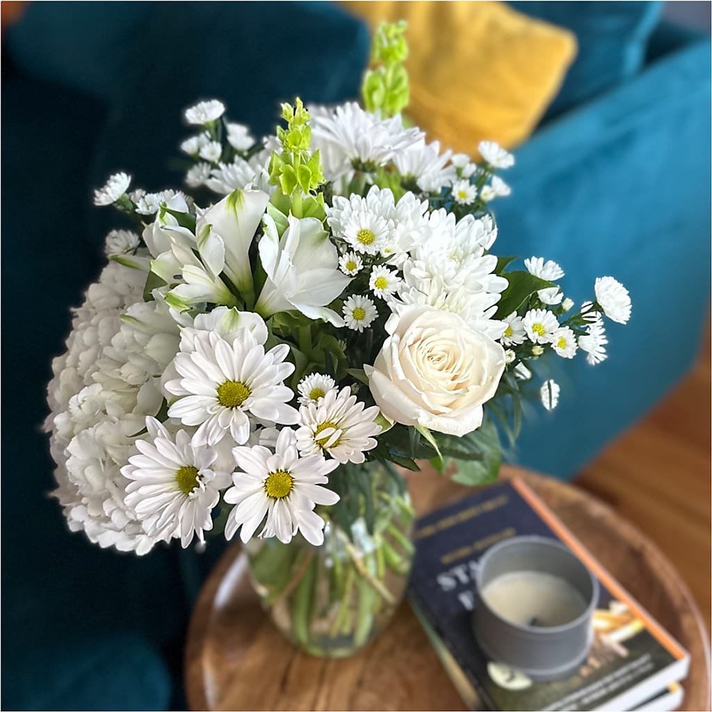 Classic Ivory – A Florist Original – TIM'S TREEHOUSE NURSERY & FLORAL, Sutherlin OR