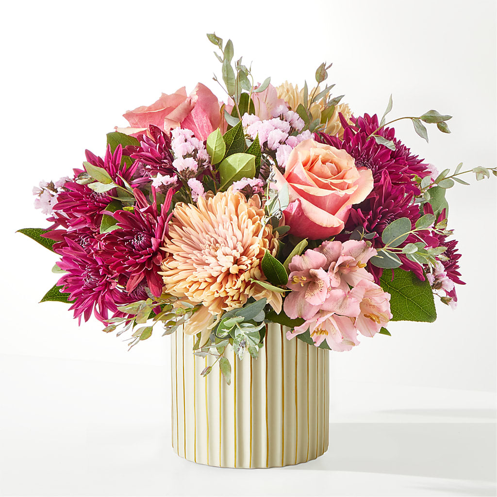 Berry Cobbler Bouquet with Ivory Vase – TIM'S TREEHOUSE NURSERY & FLORAL, Sutherlin OR