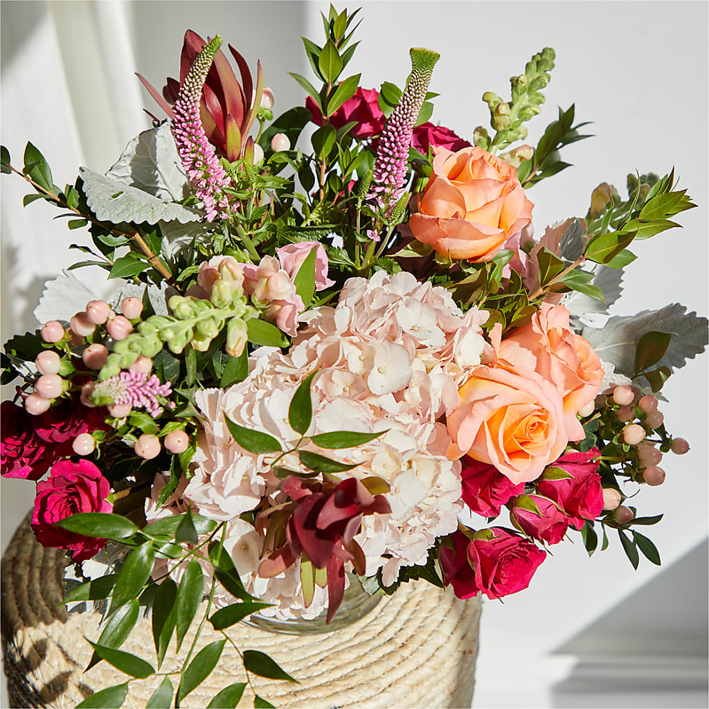 Glitz & Glam Bouquet – TIM'S TREEHOUSE NURSERY & FLORAL, Sutherlin OR