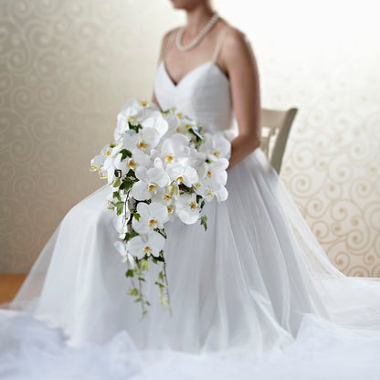 Classic White Bouquet – TIM'S TREEHOUSE NURSERY & FLORAL, Sutherlin OR